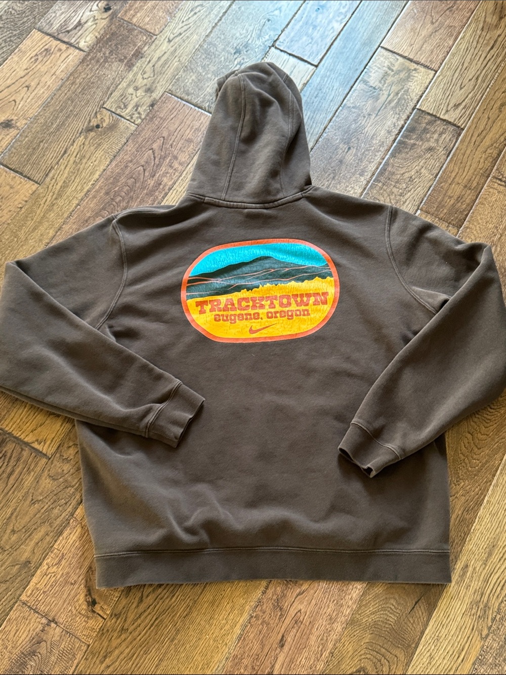 Nike Brown Hooded Sweatshirt with Tracktown Graphic - Picture 5 of 7